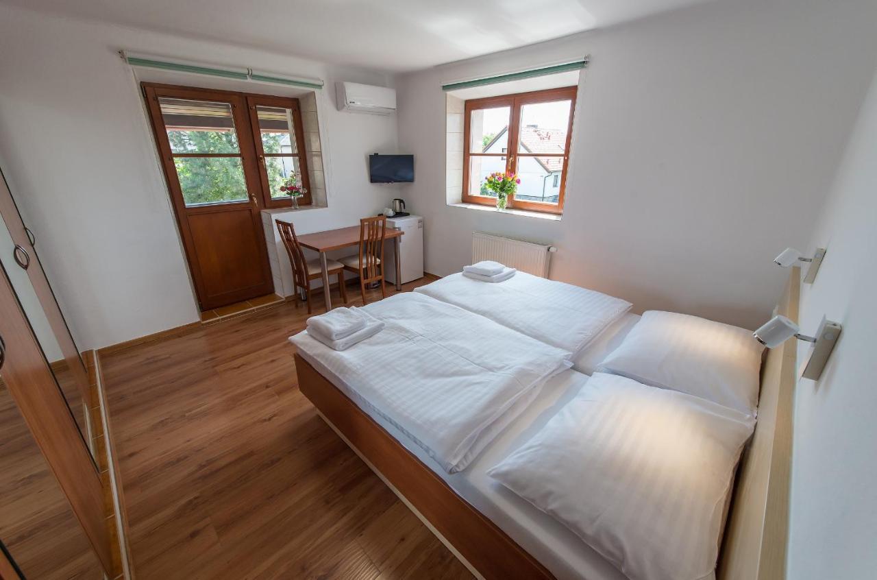 Penzion Leknin Třeboň Buitenkant foto